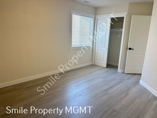 Building Photo - A beautiful 2-story townhouse attached with a single car garage!