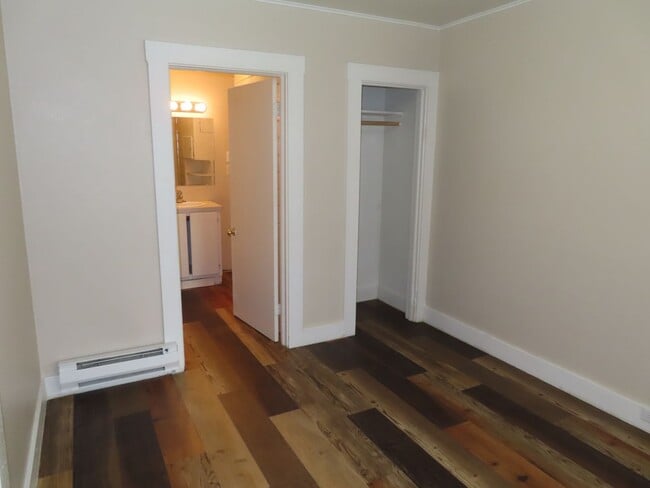 Building Photo - Quaint 2 Bed/ 1 Bath Home In Desirable Springfield !