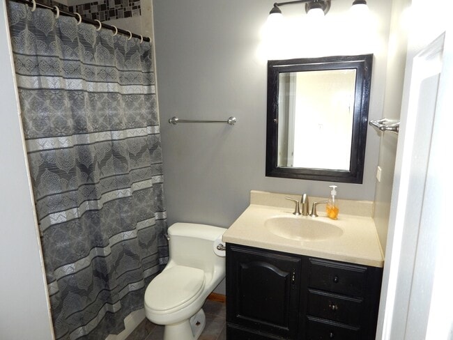 Building Photo - 1985 Navarone Dr