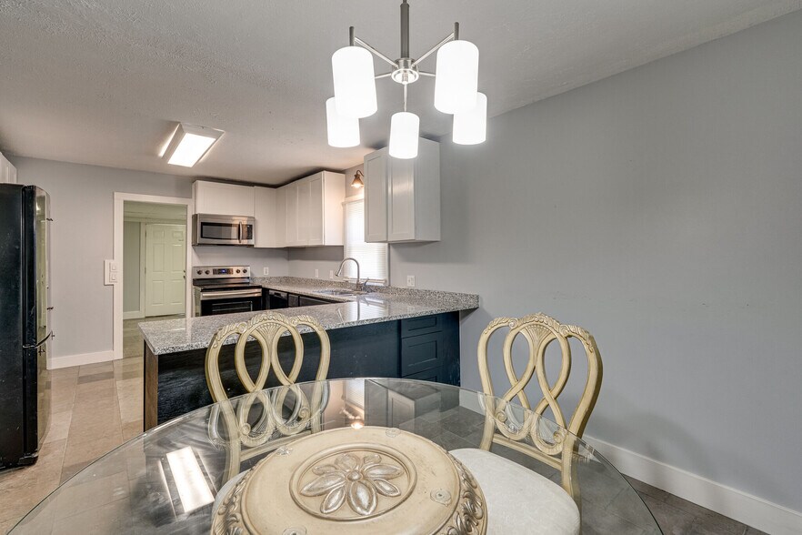 Building Photo - 279 Stones River Rd