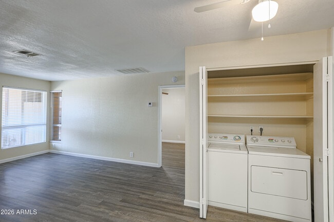 Building Photo - 501 W Hononegh Dr