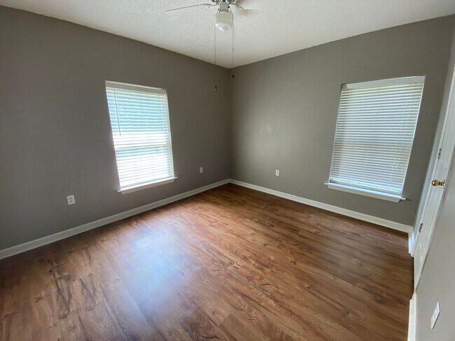 Building Photo - UPCOMING WEST FAIRHOPE 3/2 F&N COTTAGE