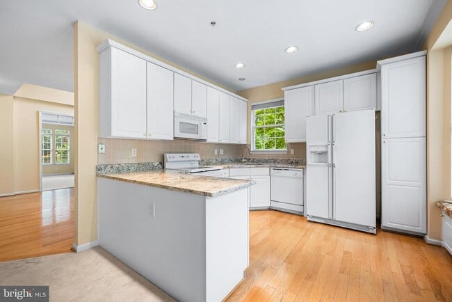 Building Photo - 530 Limerick Cir