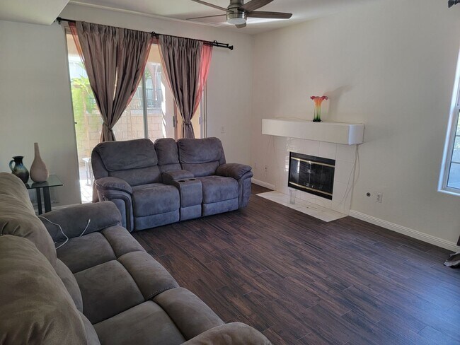 Building Photo - Ground Level 2 Bed/2 Bath Condo