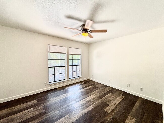 Building Photo - **1150/MONTH** MEDICAL CENTER***