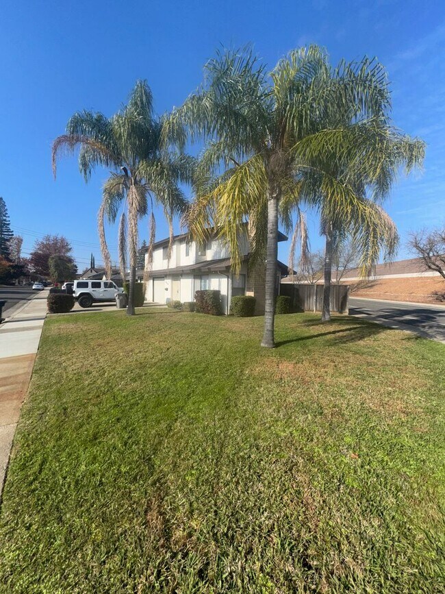 Building Photo - Wow!! Just Remodeled