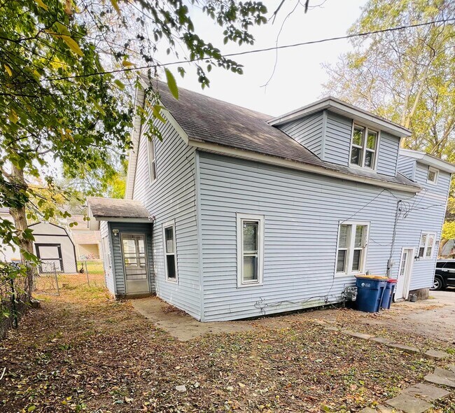 Primary Photo - 1023 Hermitage St SE