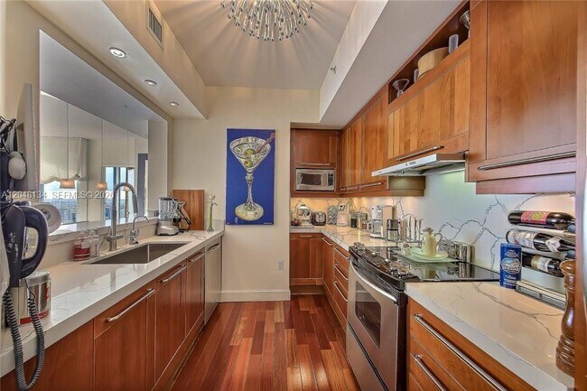 Building Photo - 333 Las Olas Way