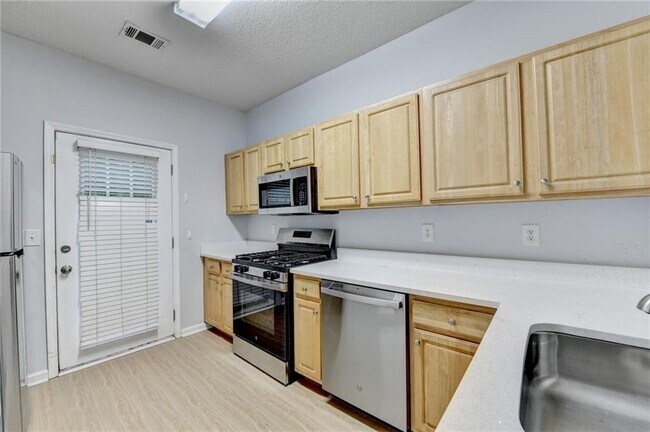 Building Photo - 229 Riverstone Commons Cir