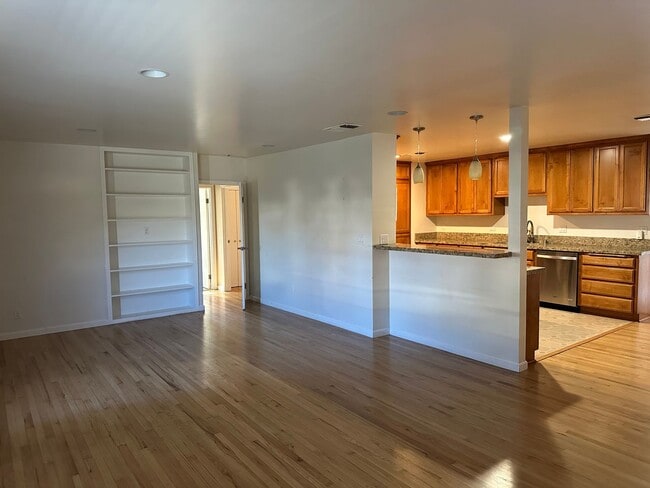 Building Photo - Well cared for home with bonus room