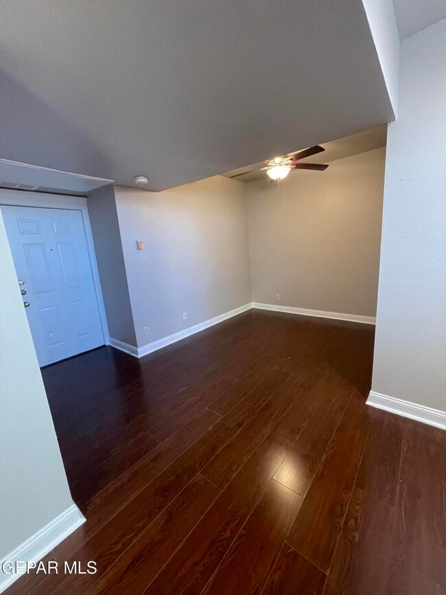 Building Photo - 521 W Missouri Ave