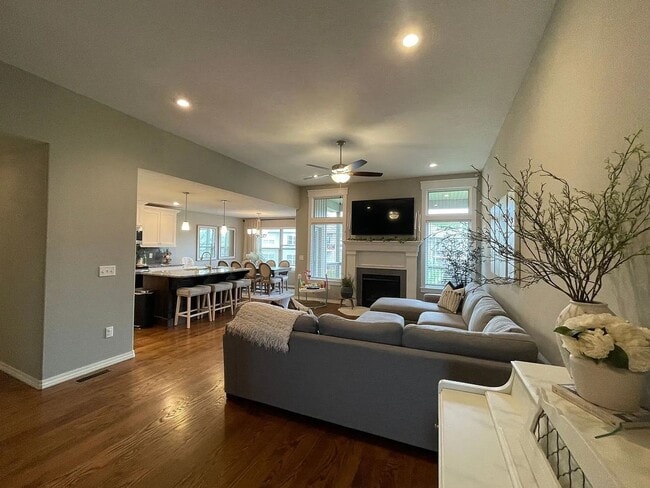 Building Photo - SPACIOUS OZARK HOME AVAILABLE AT A GREAT P...