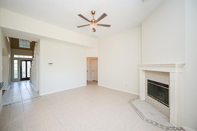 Building Photo - 18018 Somerset Knolls Ct