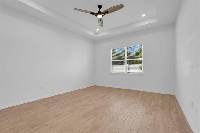Building Photo - 10393 Pk Ests Ave