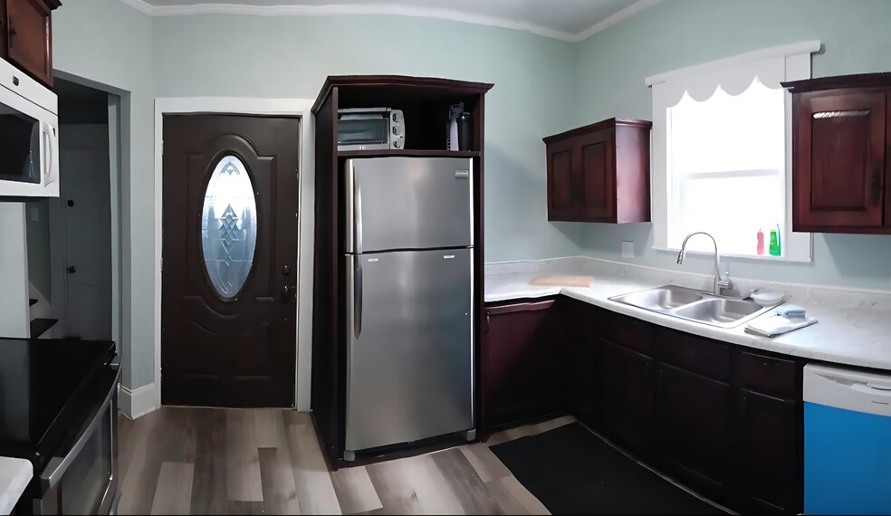 Door to laundry and back yard - 1128 Portage Ave