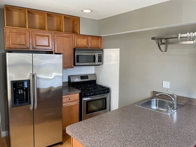 Building Photo - 1612 Elkins Ln