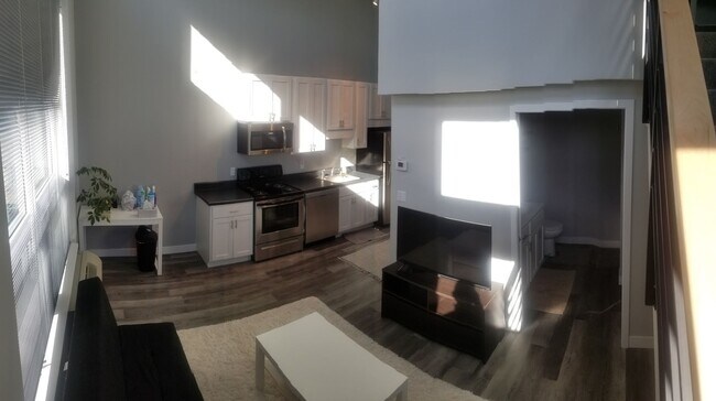 Building Photo - Apartments on Essex, U of M, Light Rail - ...