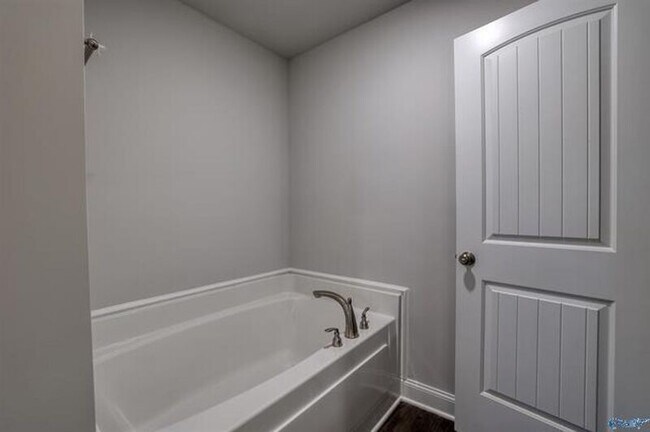 Building Photo - 226 Abercorn Dr