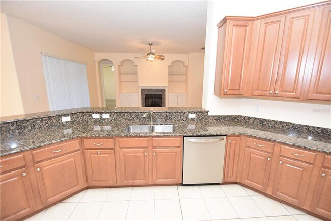 Building Photo - 17 N Village Dr