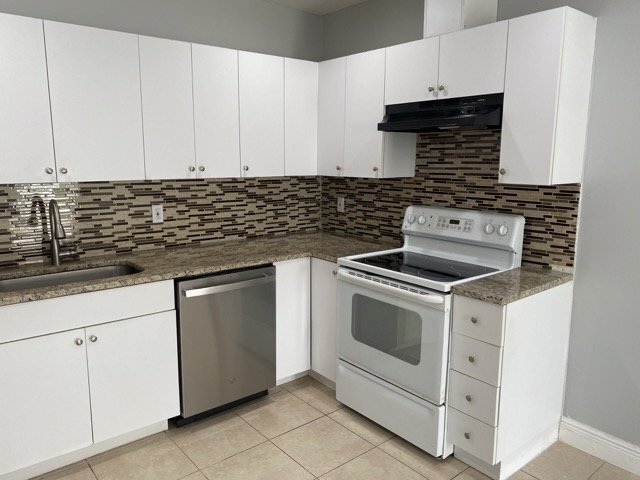 Building Photo - 2 bedroom 1 Bath Home - Utilities Included