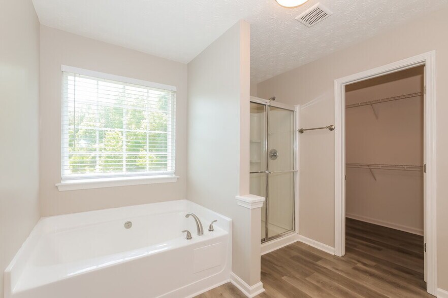 Building Photo - 25 Valley Brook Dr