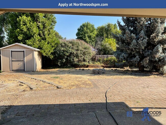 Building Photo - Beautiful 3 Bedroom 2 Bath Home
