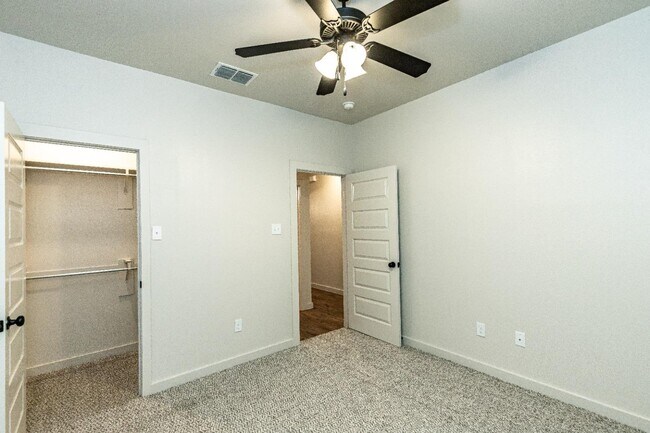 Building Photo - 1006 N 7th St