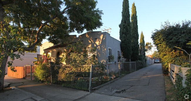 Building Photo - 1119 N Ogden Dr