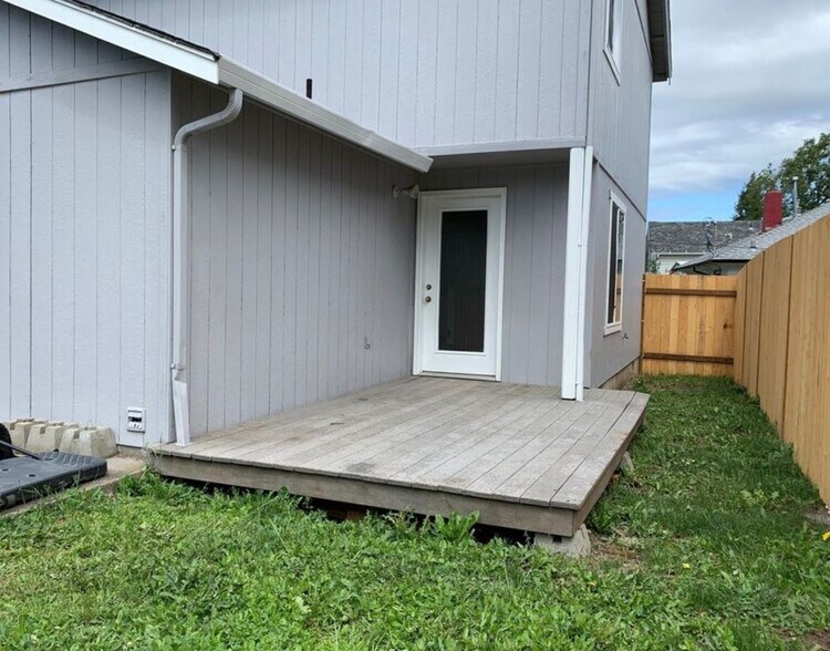 Building Photo - 1131 2nd St NW