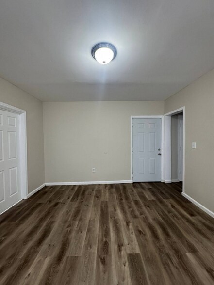 Building Photo - 426 S 17th St