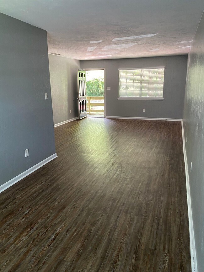 Building Photo - 903 Beard St