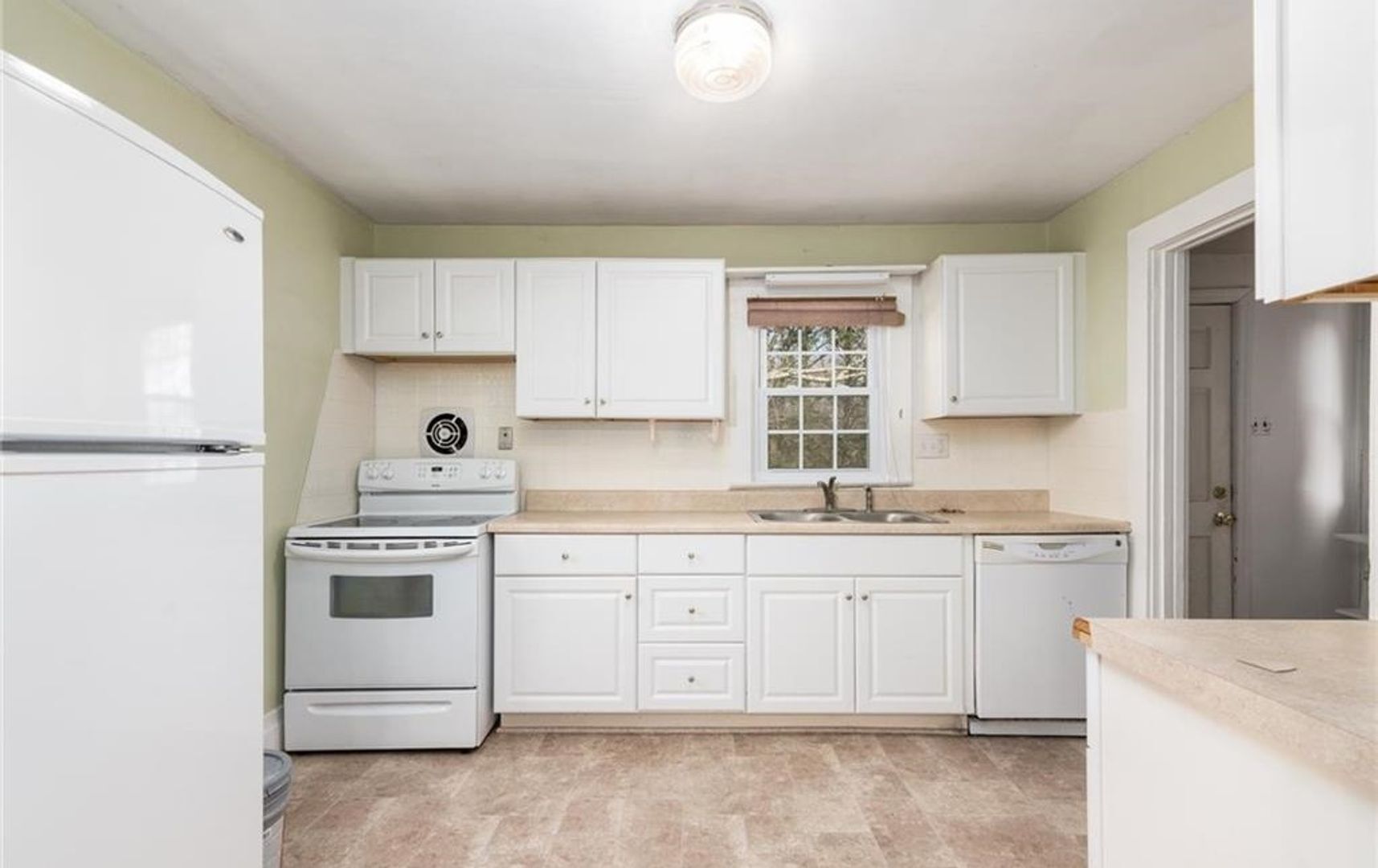 Building Photo - 3255 Arlington Dr