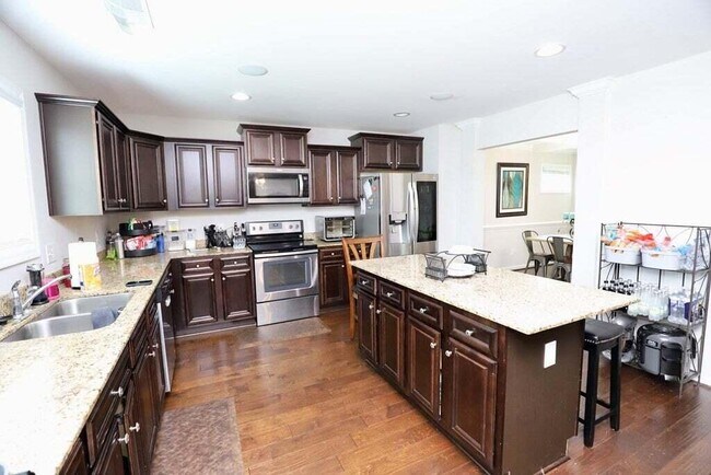 Building Photo - 3830 Moseley Dr