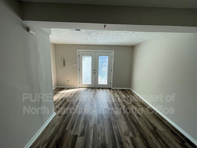 Building Photo - 9445 Lexington Cir