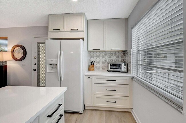 Building Photo - 74 Normandy Ln