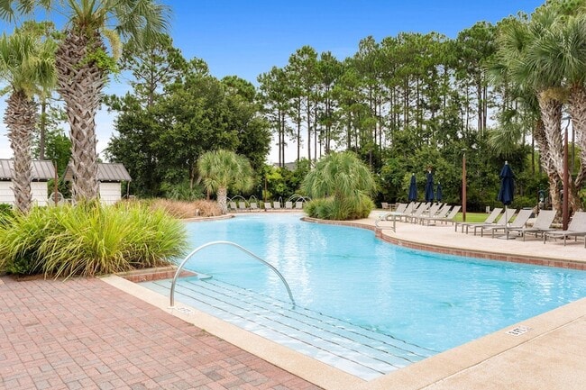 Building Photo - 323 Suwannee Dr