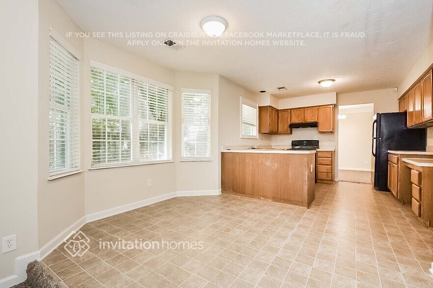 Building Photo - 2640 Woodside Dr