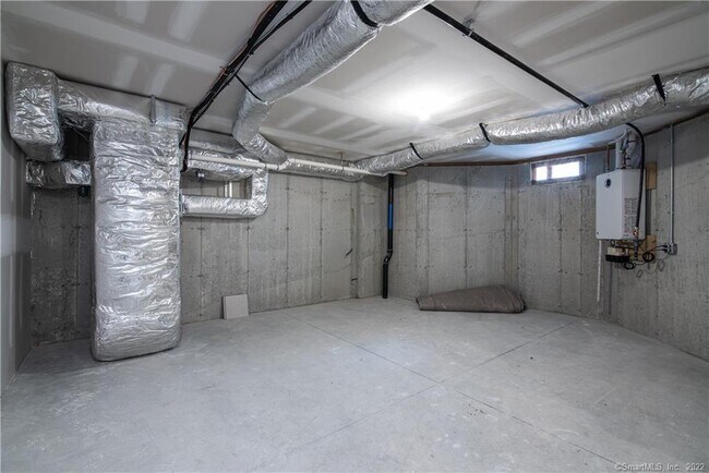 Building Photo - 27 Woodside Dr