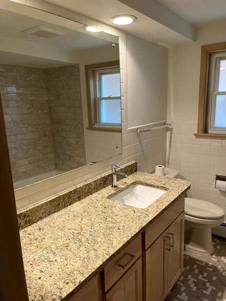 Building Photo - 6537 N Natoma Ave