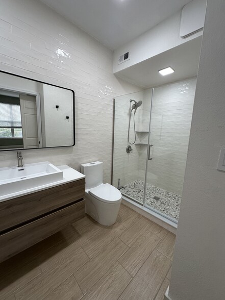 Upgraded Master Bathroom - 5621 Pinnacle Heights Cir