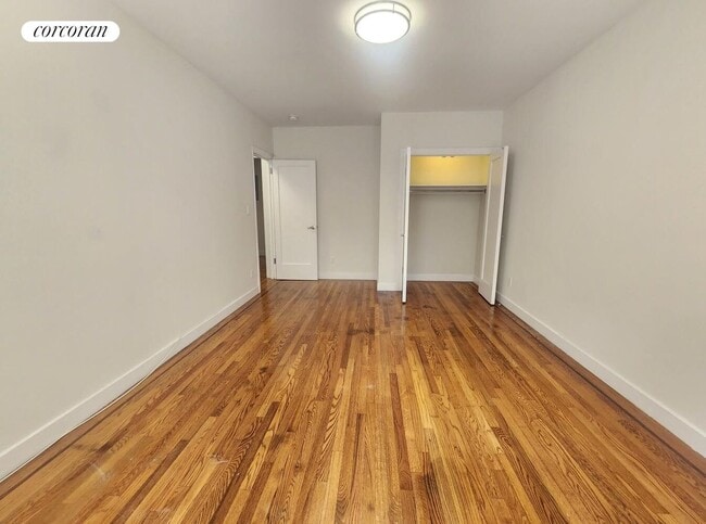 Building Photo - 3900 Greystone Ave