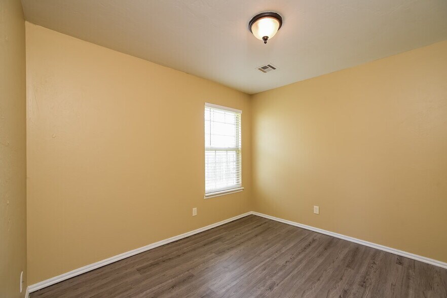 Building Photo - 4009 Notting Hill Dr