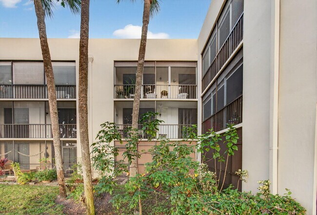 Building Photo - 5220 Las Verdes Cir