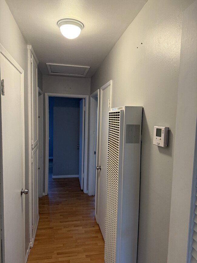 Building Photo - 558 Madrona St