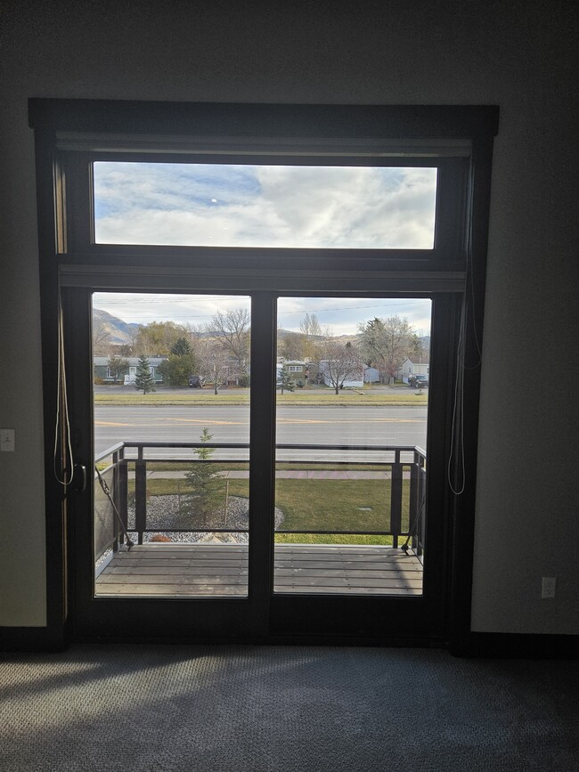 French door w/large balcony - 1122 Stoneridge Dr