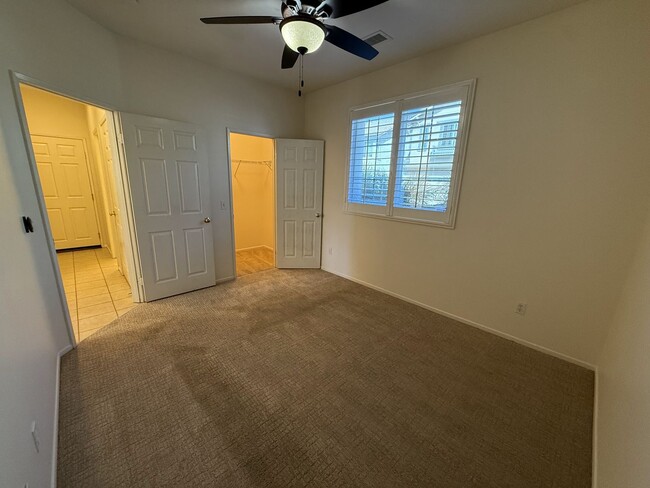 Building Photo - Spacious single story 2-bed with an office for rent