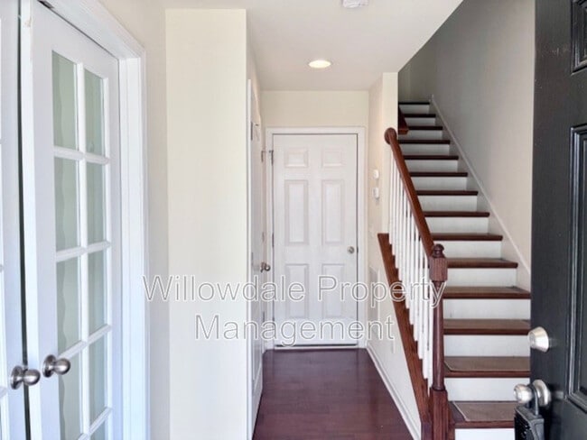 Building Photo - 6025 Kentworth Dr