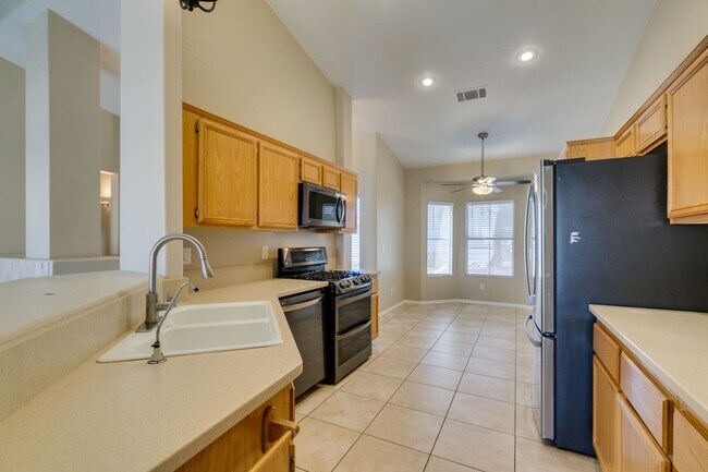 Building Photo - Charming Single-Story Home with Spa & Covered Patio Near Spencer & Wigwam in Las Vegas