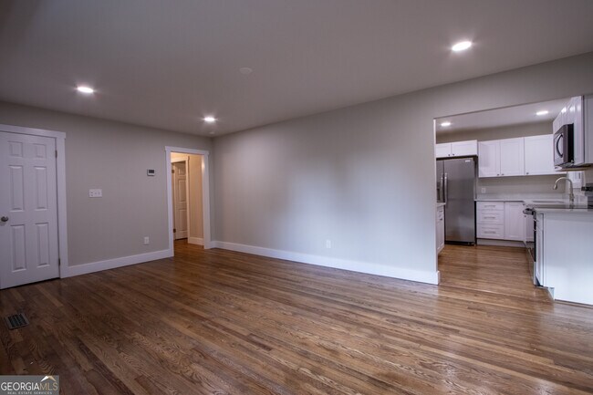 Building Photo - 165 Habersham Dr