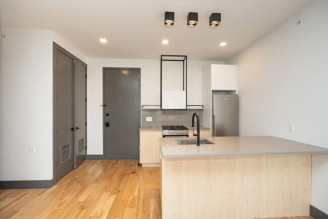 Building Photo - 424 Arlington Ave